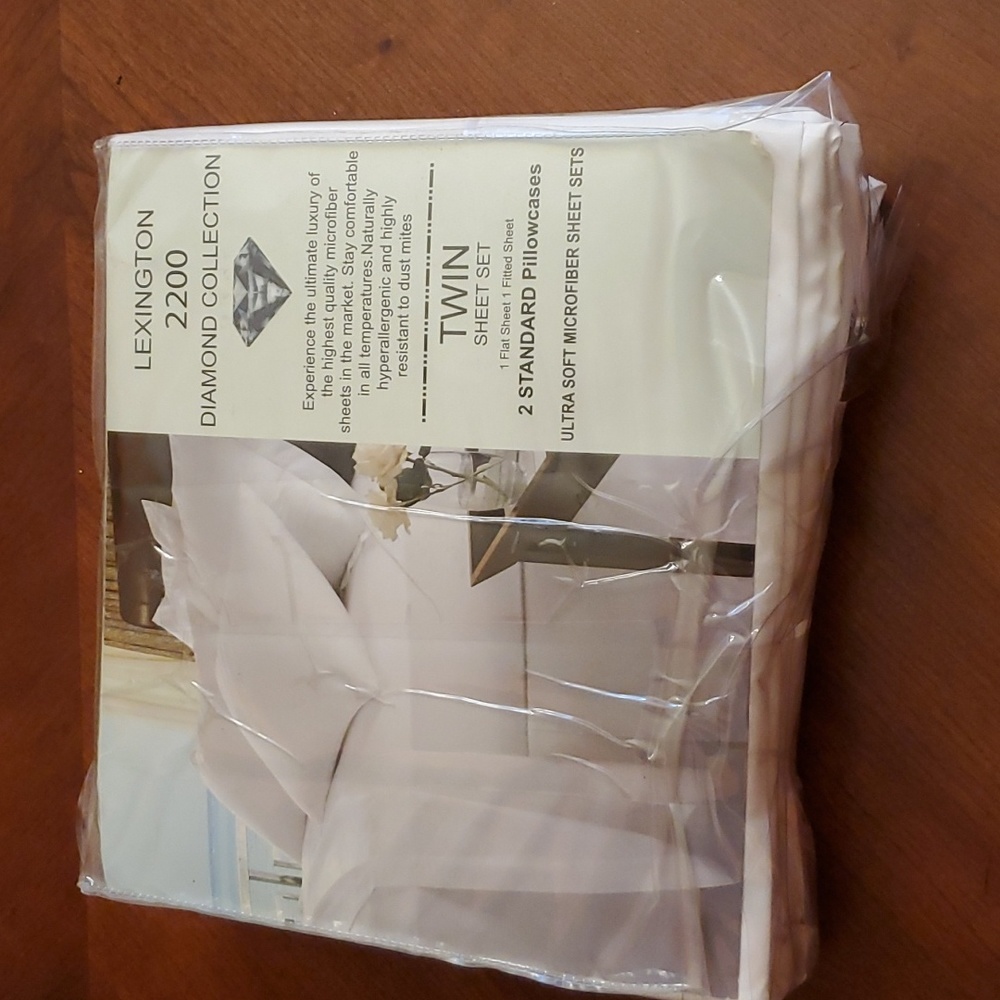 Lexington Microfiber Twin Bed Sheet set - Picture 4 of 4
